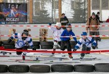 Łyżwiarze ze Szczecina wzięli udział w wyścigu z przeszkodami na szczecińskim lodowisku. Odbyła się także zbiórka dla Ukrainy [ZDJĘCIA]