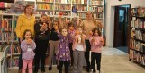 Biblioteka w Kazimierzy Wielkiej uczyła dzieci tropić zwierzęta. Wiewiórka, jeż i miś w roli głównej. Zobaczcie zdjęcia