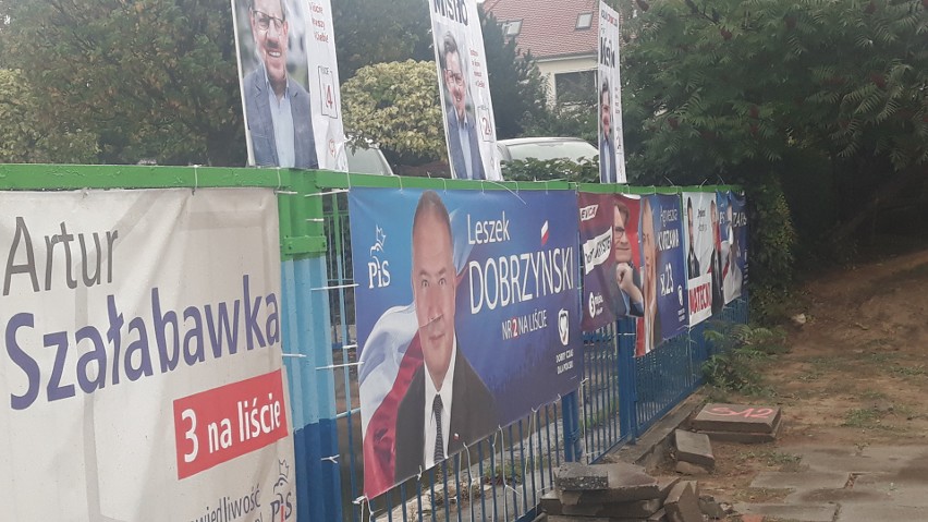 Swastyki na plakatach wyborczych PiS-u w Szczecinie. "To brudna kampania"