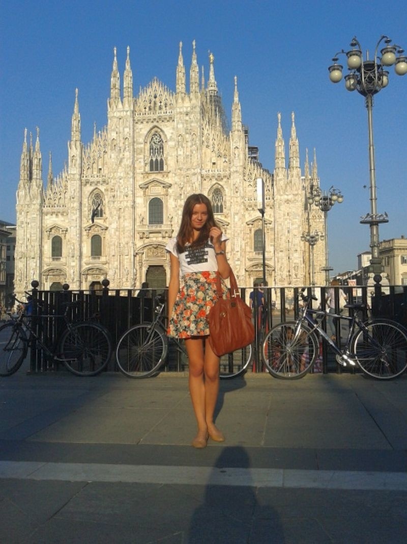 Eliza Bujak przy wspaniałej Katedrze Mediolańskiej.