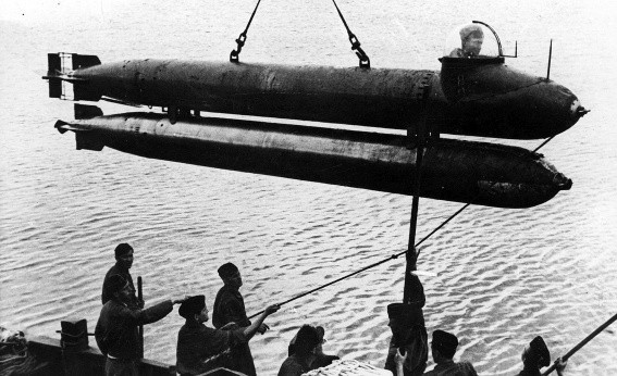 Zdjęcia archiwalne z próbami niemieckich żywych torped