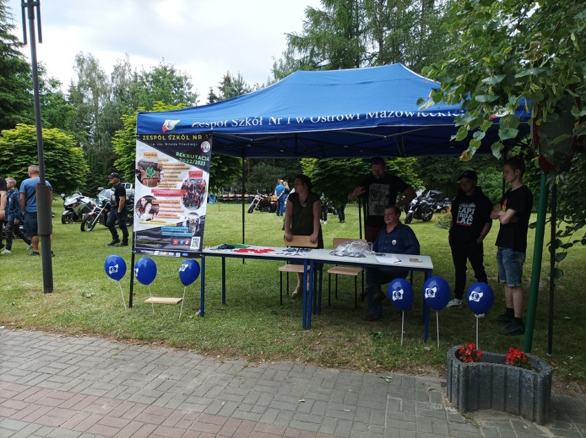 Wystawa motocykli „Legendy PRL-u”. 11. wystawa motocykli w ostrowskim Rubinku przyciągnęła tłumy. 12.06.2022