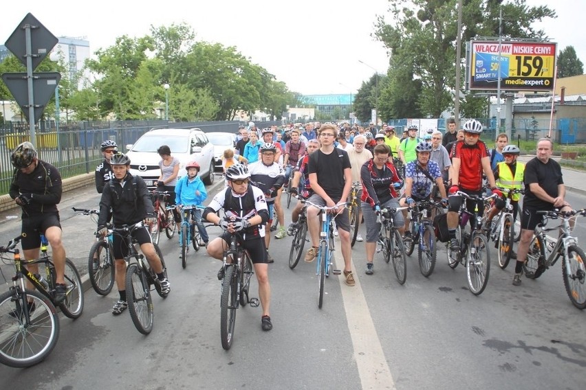 Poznańska Masa Krytyczna uczciła pamięć 19-letniego rowerzysty [ZDJĘCIA]