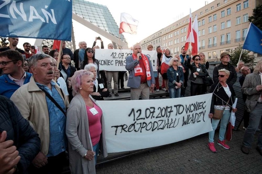 Manifestacja w Poznaniu w obronie sądów