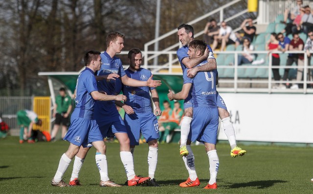 Stal Rzeszów pewnie pokonała Izolator Boguchwała 4:0 w meczu półfinału Regionalnego Pucharu Polski na szczeblu podokręgów Rzeszów/Dębica. W finale dojdzie do derbów Rzeszowa z Resovią.POPULARNE NA NOWINY24/SPORT: 