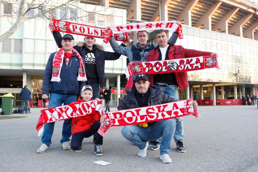 Austria - Polska: Polscy kibice pod stadionem i na trybunach Ernst-Happel-Stadion [ZOBACZ ZDJĘCIA] [GALERIA]