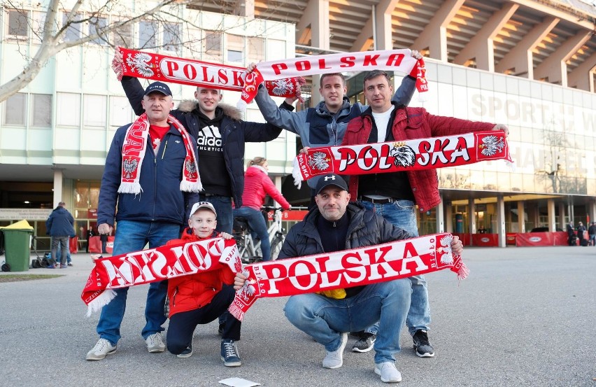 Austria - Polska: Polscy kibice pod stadionem i na trybunach Ernst-Happel-Stadion [ZOBACZ ZDJĘCIA] [GALERIA]