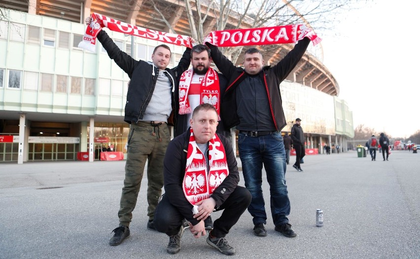 Austria - Polska: Polscy kibice pod stadionem i na trybunach Ernst-Happel-Stadion [ZOBACZ ZDJĘCIA] [GALERIA]