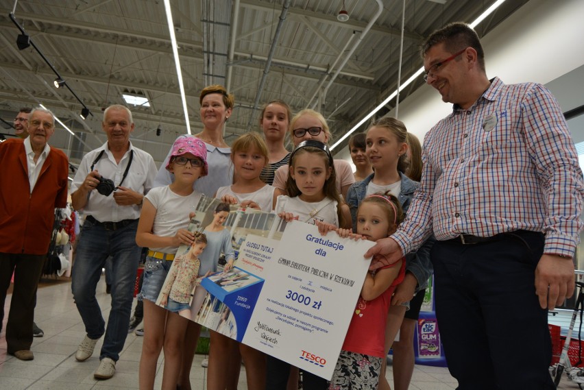 Tesco w Ostrołęce rozdało pieniądze. Zakończył się kolejny program grantowy [ZDJĘCIA]