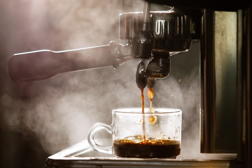 Osoby pijące kawę wykonywały średnio o 1000 kroków więcej...