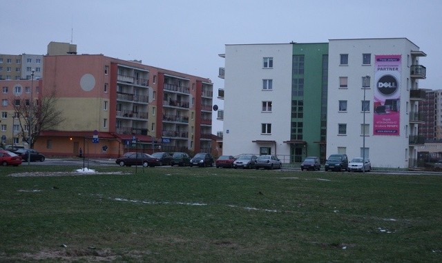 Zdaniem mieszkańców na placu przy ul. Frąckowskiego powinno powstać boisko dla młodzieży.