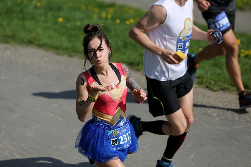 Cracovia Maraton 2019. W niedzielę 28 kwietnia odbędzie się Cracovia Maraton. Zobacz, jak biegali rok temu [ZDJĘCIA]