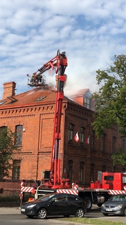 Pożar w Sądzie Okręgowym we Włocławku. W akcji 4 zastępy straży pożarnej [zdjęcia]