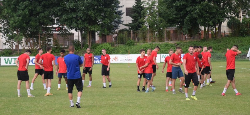 Trzecia liga. Piłkarze Broni Radom trenują na boisku przy ulicy Struga 63 (ZDJĘCIA)