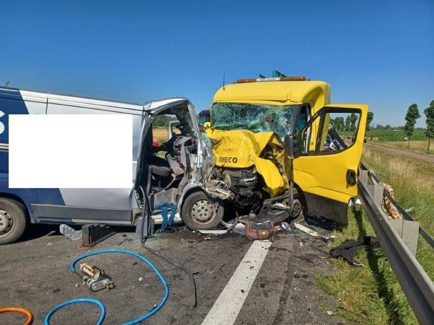 Wypadek na drodze krajowej nr 12 w Brzeziu. 4 osoby trafiły...