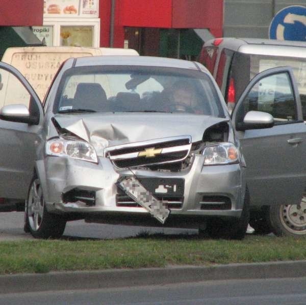 - Przy ulicy Czestochowskiej w Opolu zderzyly sie dwa auta....