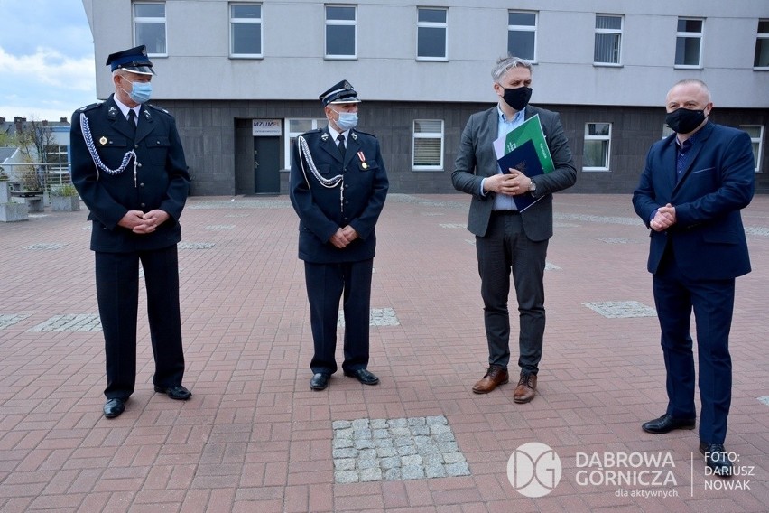 Strażacy ochotnicy z OSP Okradzionów i OSP Śródmieście...