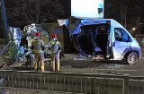 Wypadek na Piłsudskiego w Sosnowcu. Auto owinęło się na słupie. Kierowca zniknął