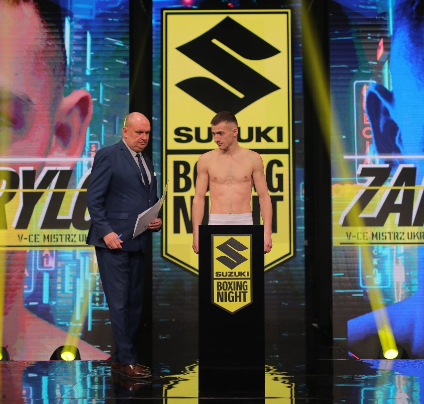 Odbyło się oficjalne ważenie przed galą Suzuki Boxing Night 11 w Chęcinach. Wojciech Bartnik nie może się doczekać na debiut. Zobacz zdjęcia
