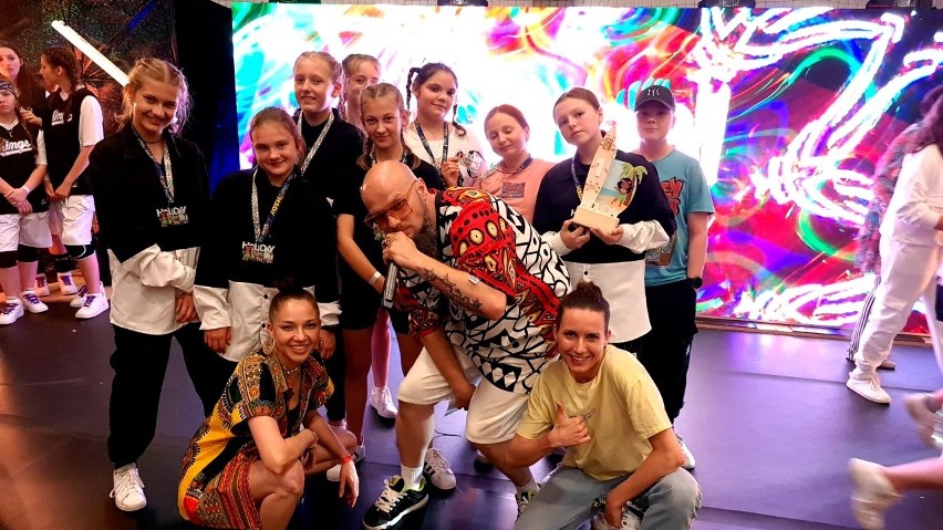 Młodzi tancerzez ze szkoły Kosmos w Białobrzegach z ogólnopolskich zawodów przywieźli worek medali!