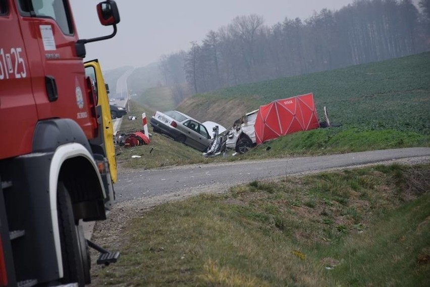 Karambol pod Świdnicą. Jedna osoba nie żyje - to mogło być samobójstwo [ZDJĘCIA]