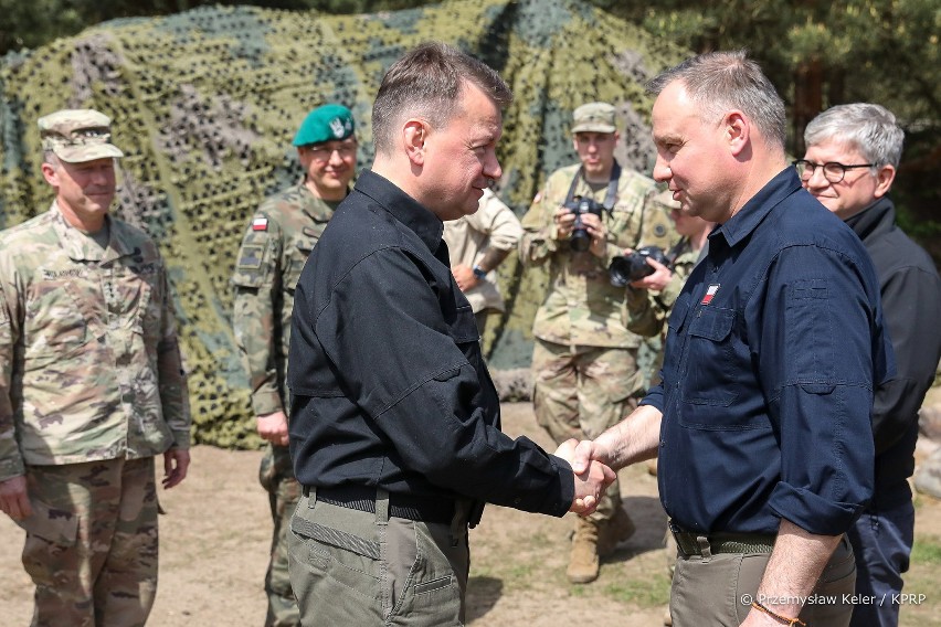 Prezydent Andrzej Duda w woj. podlaskim. Obserwował ćwiczenia DEFENDER–Europe 22 w Nowogrodzie