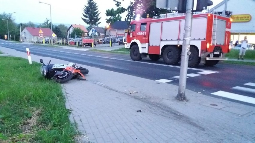 Wypadek motocykla i opla. Motocyklista uciekł z miejsca zdarzenia