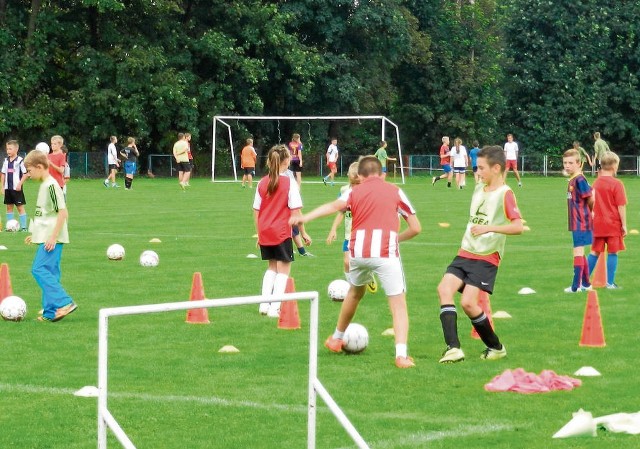 Na stadionie bawiła się ponad setka dzieci