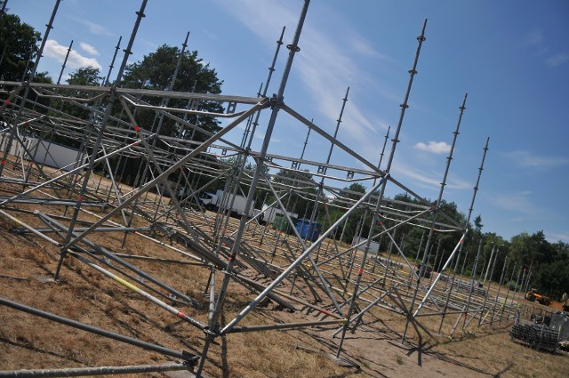 Na terenie PolAndRock Festiwalu 2018 trwa budowa Dużej Sceny. Co jeszcze dzieje się na terenie imprezy?