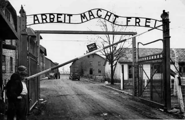 Legendarny napis nad bramą do KL Auschwitz