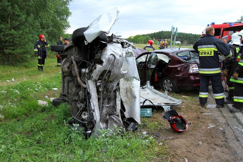 Wypadek na krajowej "trójce" pod Niedoradzem. Pięć osób rannych