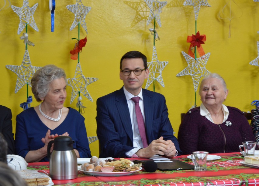 Ostrołęka. Premier Mateusz Morawiecki spotkał się z seniorami [ZDJĘCIA, WIDEO]