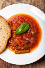 Przepis na tradycyjną węgierską zupę gulaszową