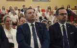 Chojnice. Minister edukacji Przemysław Czarnek zainaugurował rok szkolny w chojnickim katoliku, 01.09. 2022 r. | ZDJĘCIA, WIDEO