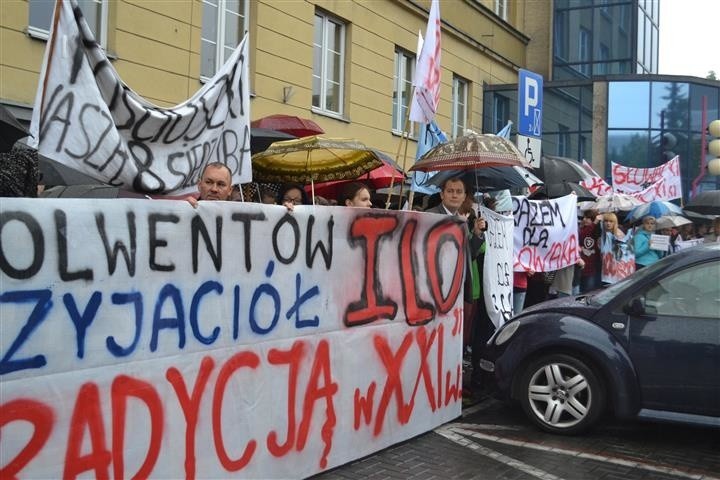 Częstochowa: Protest w obronie I Liceum Ogólnokształcącego...