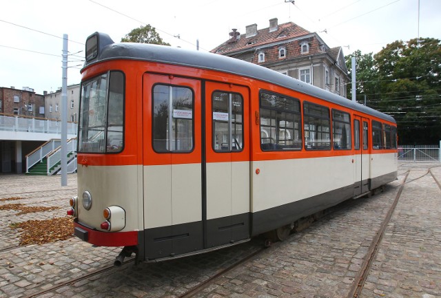 Doczepa B4 do łączenia z tramwajem GT6.