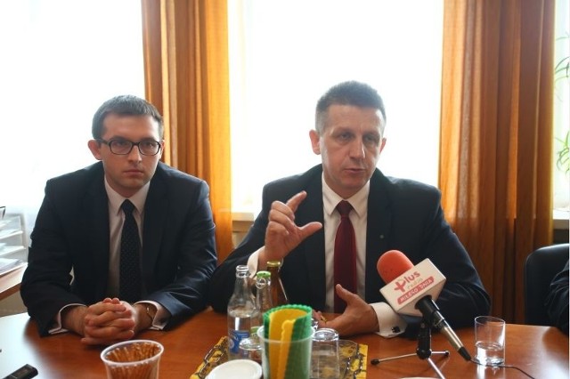 Poseł RP Jan Bury, przewodniczącym Klubu Parlamentarnego PSL i rzecznik ludowców Krzysztof Kosiński spotkali się z dziennikarzami, a także lokalnymi działaczami PSL.