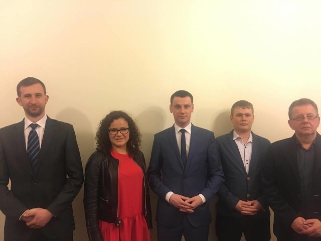 Na zdjęciu od lewej: Krzysztof Basiaga, Julia Polakowska, Dawid Lewicki, Piotr Papaj, Jacek Cieślak.