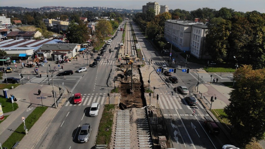 Kraków. Częściowo zamknęli skrzyżowanie ul. Kocmyrzowskiej z ul. Obrońców Krzyża. Tworzą się korki 