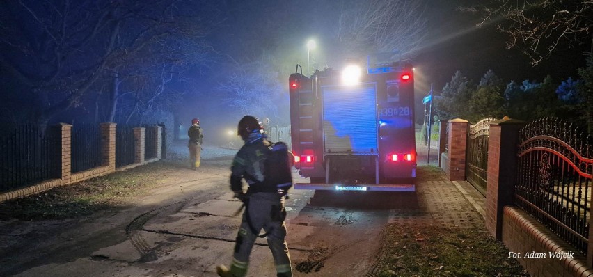 Pożar w Mielnie. Z ogniem walczyło sześć zastępów straży pożarnej