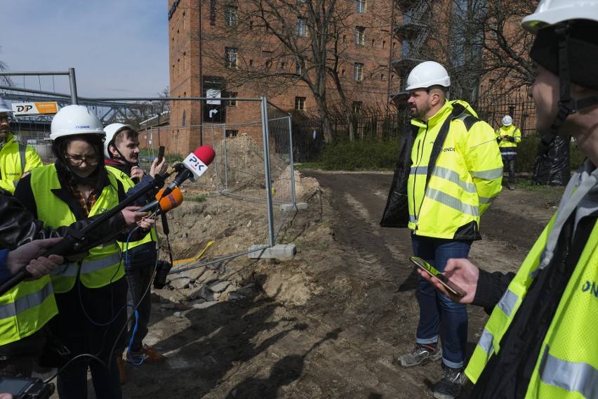 Umowa na remont bulwaru jest podpisana do października 2023,...