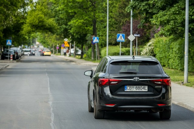 Na ulicy Bałtyckiej kierowcy korzystają z nowej nawierzchni. Niebawem ruszy remont ul. Łęczyckiej.