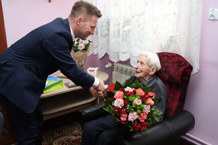 Ełk. Prezydent odwiedził mieszkańca miasta w setne urodziny (zdjęcia)