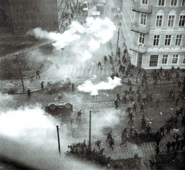 Gdańsk, grudzień 1970 r. Na ulicach trwają walki. Do...