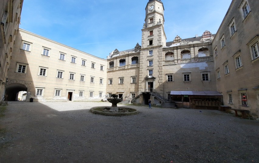 Fundacja Pałac Gorzanów odbudowuje ogromną budowlę od ponad...