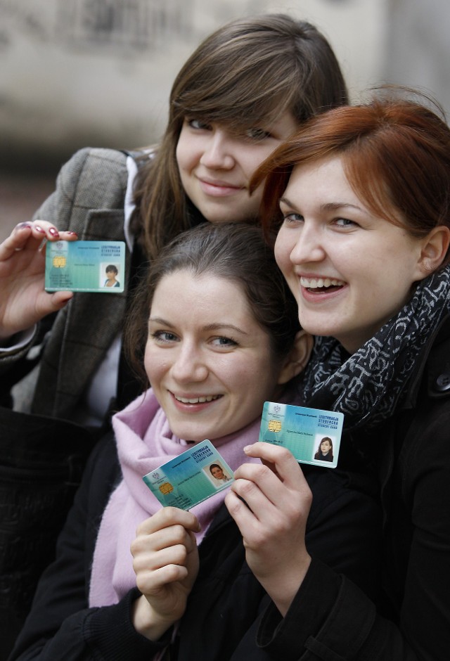 Legitymacja studencka. Zaraz po obronie magister powinien przestać korzystać z jej walorów.