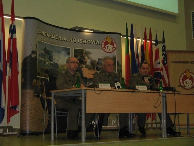 Od lewej: ppłk Marcin Wiącek, gen.dyw. Mirosław Rozmus, płk Grzegorz Wasielewski