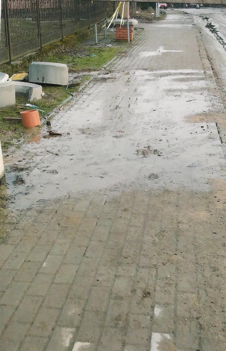 Droga w Horodnianach w trakcie roztopów. (Zdjęcie z lutego...