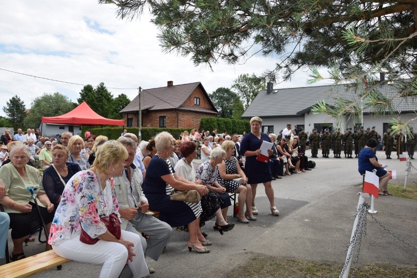 Mieszkańcy uhonorowali 11 chłopów z Masłomiącej zamordowanych w obozie Gross-Rosen [ZDJĘCIA]