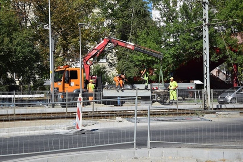 Na Grabiszyńskiej będą nowe przystanki tramwajowe, ale jezdnia węższa                